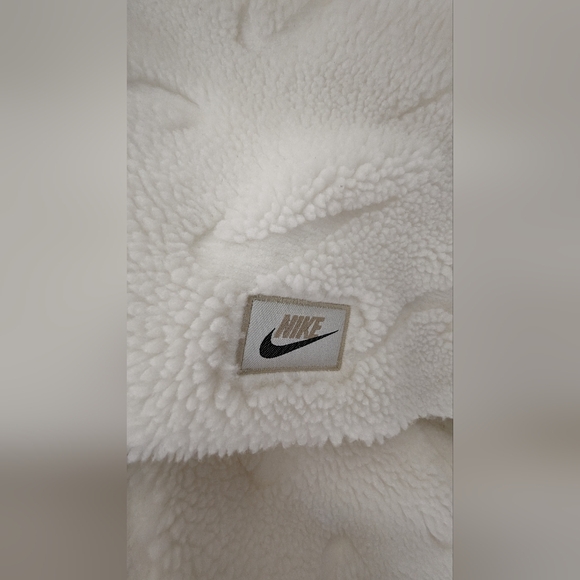 Nike Women's Cream Teddy Jacket - Picture 7 of 13